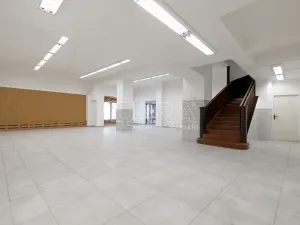 Pronájem obchodního prostoru, Nový Jičín, Masarykovo nám., 470 m2