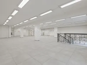 Pronájem obchodního prostoru, Nový Jičín, Masarykovo nám., 470 m2