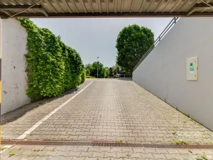 Pronájem garážového stání, Praha - Letňany, Stará náves, 15 m2