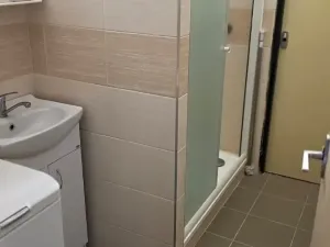 Pronájem bytu 3+1, Praha - Kobylisy, Kaňkovského, 69 m2