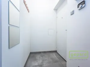 Pronájem bytu 2+kk, Praha - Smíchov, Grafická, 54 m2