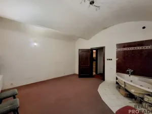 Pronájem obchodního prostoru, Praha, Petřínská, 135 m2