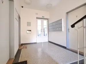Pronájem bytu 1+1, Praha - Smíchov, Podbělohorská, 34 m2