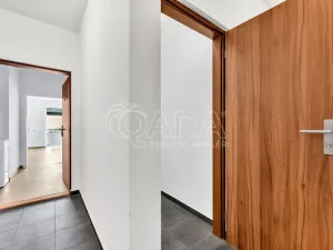 Pronájem bytu 1+kk, Praha - Hloubětín, Za černým mostem, 35 m2