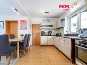 Prodej bytu 3+1, Milovice, Mírová, 93 m2