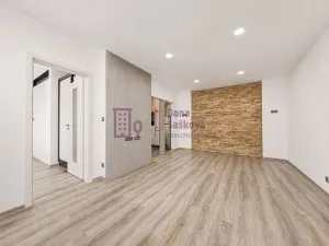 Pronájem bytu 2+kk, Jindřichův Hradec - Jindřichův Hradec III, sídliště Vajgar, 47 m2