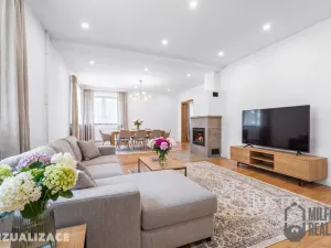 Prodej rodinného domu, Charvatce, 250 m2