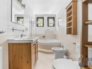 Prodej rodinného domu, Charvatce, 250 m2