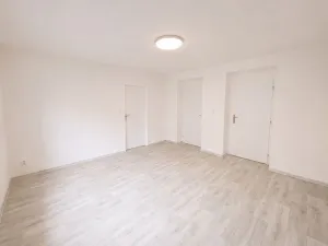 Pronájem bytu 2+1, Karlovy Vary - Stará Role, Závodu míru, 65 m2