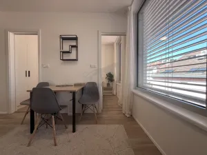 Pronájem bytu 2+kk, Praha - Smíchov, Plzeňská, 25 m2