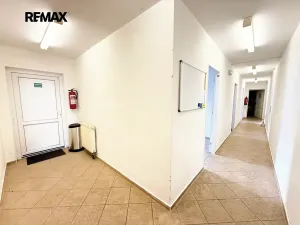 Pronájem obchodního prostoru, Karlovy Vary, Počernická, 312 m2