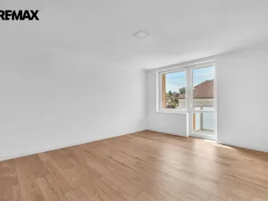 Prodej bytu 3+1, Lužany, 77 m2