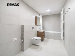 Pronájem bytu 2+kk, Praha - Vysočany, Pod Krocínkou, 59 m2
