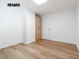 Pronájem bytu 2+kk, Praha - Vysočany, Pod Krocínkou, 59 m2