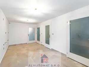 Pronájem vily, Praha - Komořany, Pod lesem, 770 m2