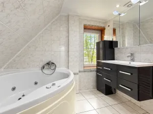 Prodej rodinného domu, Hora Svatého Šebestiána, 295 m2