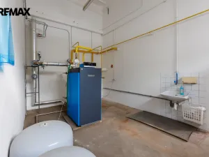 Pronájem výrobních prostor, Chodová Planá, Kyjovská, 2489 m2