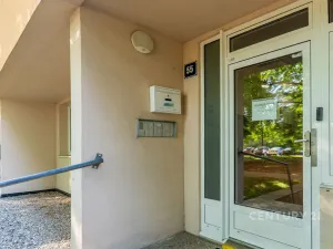 Pronájem bytu 2+kk, Praha - Prosek, Vysočanská, 45 m2