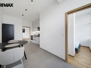 Prodej bytu 3+1, Karlovy Vary - Drahovice, Vítězná, 77 m2