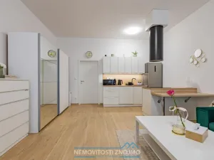 Pronájem bytu 1+kk, Znojmo, Mariánské náměstí, 34 m2