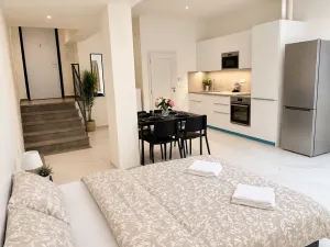 Prodej bytu 1+kk, Praha - Smíchov, Plzeňská, 74 m2