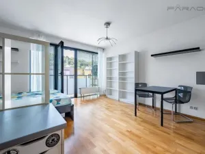 Pronájem bytu 1+kk, Praha - Karlín, Křižíkova, 36 m2