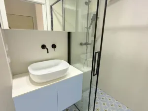 Pronájem bytu 1+kk, Praha - Prosek, Veltruská, 27 m2