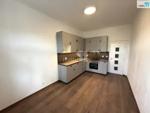 Pronájem bytu 3+1, Praha - Nusle, Svatoplukova, 68 m2