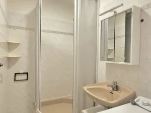 Pronájem bytu 2+kk, Praha, Famfulíkova, 43 m2