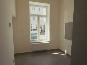 Prodej komerční nemovitosti, Opava - Předměstí, Nákladní, 37 m2