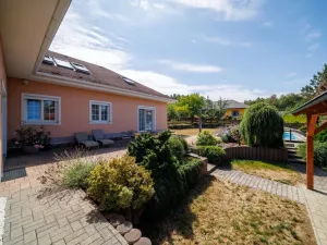 Prodej rodinného domu, Luženičky, 300 m2