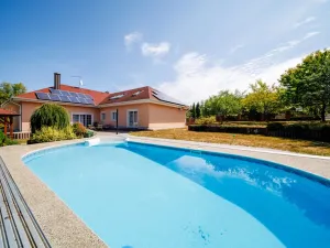 Prodej rodinného domu, Luženičky, 300 m2