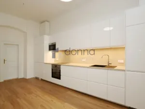 Pronájem bytu 3+1, Praha, Rumunská, 118 m2