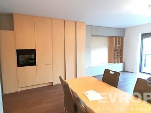 Pronájem atypického bytu, Praha, Spojovací, 49 m2