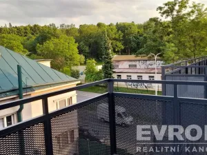 Pronájem atypického bytu, Praha, Spojovací, 49 m2
