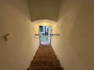 Pronájem bytu 1+1, Praha - Malá Strana, Šporkova, 44 m2