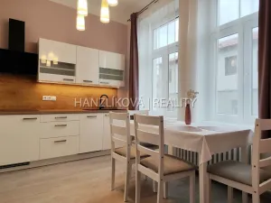 Pronájem bytu 2+1, České Budějovice - České Budějovice 7, Komenského, 75 m2