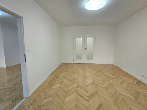 Pronájem bytu 2+1, Praha - Podolí, Podolská, 75 m2