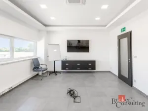 Pronájem výrobních prostor, Uherský Brod, Nivnická, 2850 m2