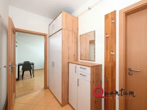 Pronájem bytu 2+kk, Praha - Hloubětín, Slévačská, 47 m2