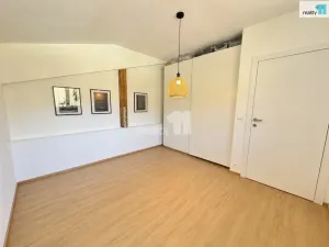 Prodej bytu 3+kk, Černý Důl, 66 m2