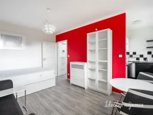 Pronájem bytu 1+kk, Praha, V Štíhlách, 34 m2