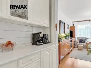 Prodej bytu 2+kk, Praha - Horní Měcholupy, Neapolská, 43 m2