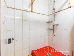 Pronájem bytu 1+1, Praha, Argentinská, 35 m2