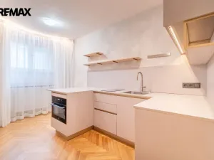 Pronájem bytu 1+kk, Praha - Vinohrady, Lucemburská, 25 m2