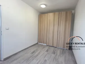Pronájem bytu 2+kk, Průhonice, U Křížku, 44 m2