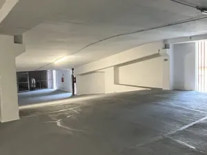 Pronájem garážového stání, Praha - Podolí, Pod Klaudiánkou, 15 m2