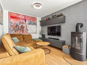 Prodej rodinného domu, Kamenice - Ládví, Lužní, 131 m2