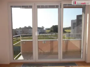 Pronájem bytu 2+kk, Praha, Hlučkova, 63 m2