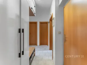 Prodej bytu 2+kk, Praha - Újezd nad Lesy, Velebného, 56 m2